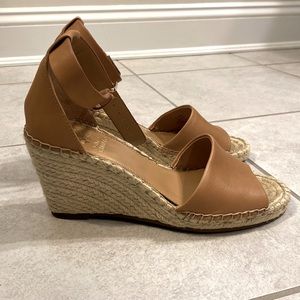 Vince Camuto tan wedges